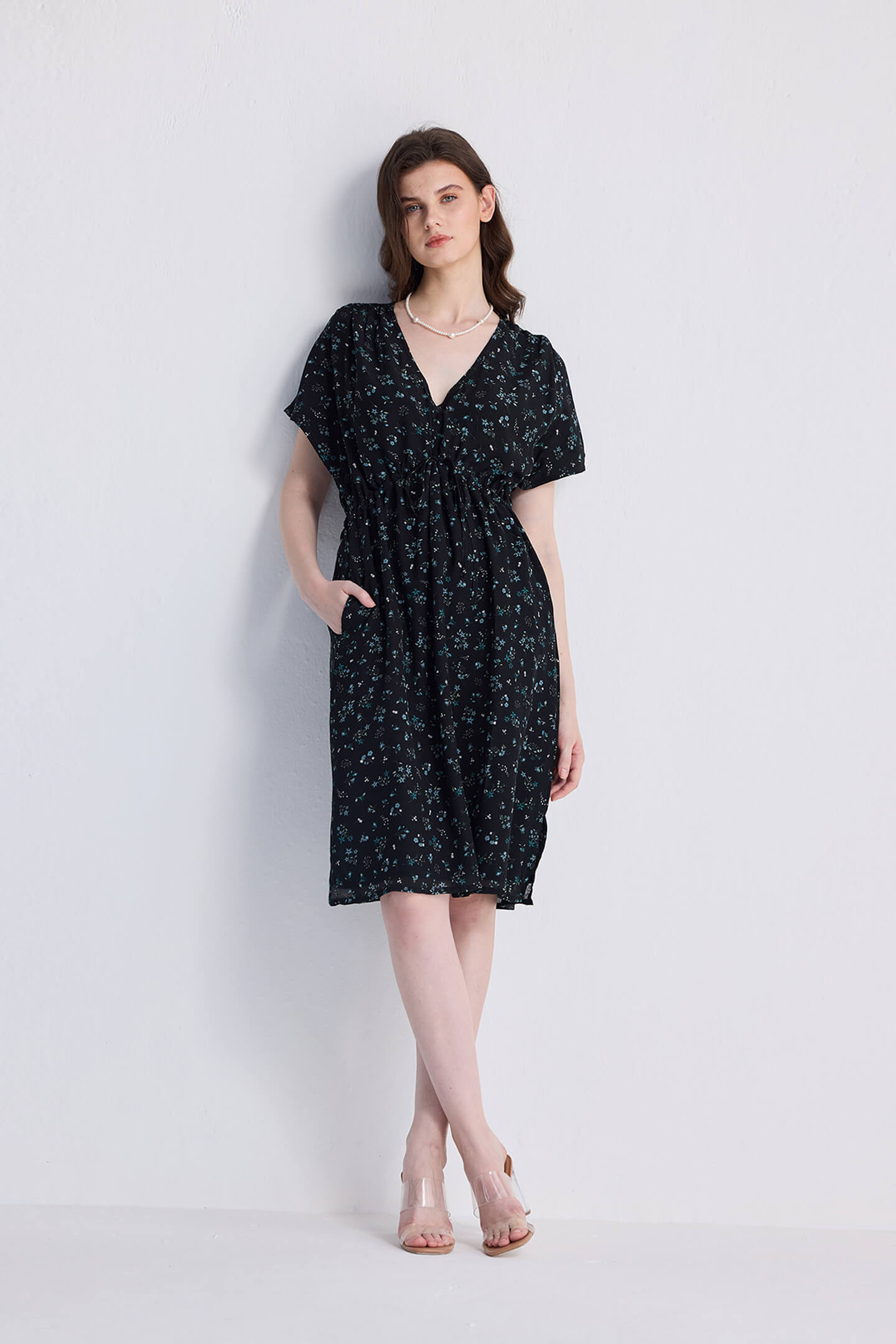 Gathered Knee-length Dress in Dark Blue Florals-3