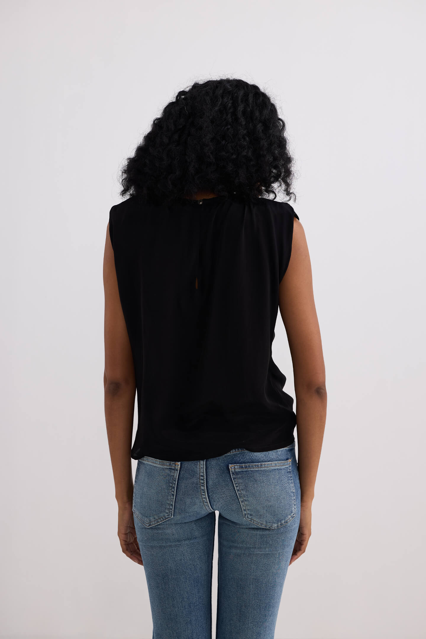 The Knot-so-Basic Top in Black-1