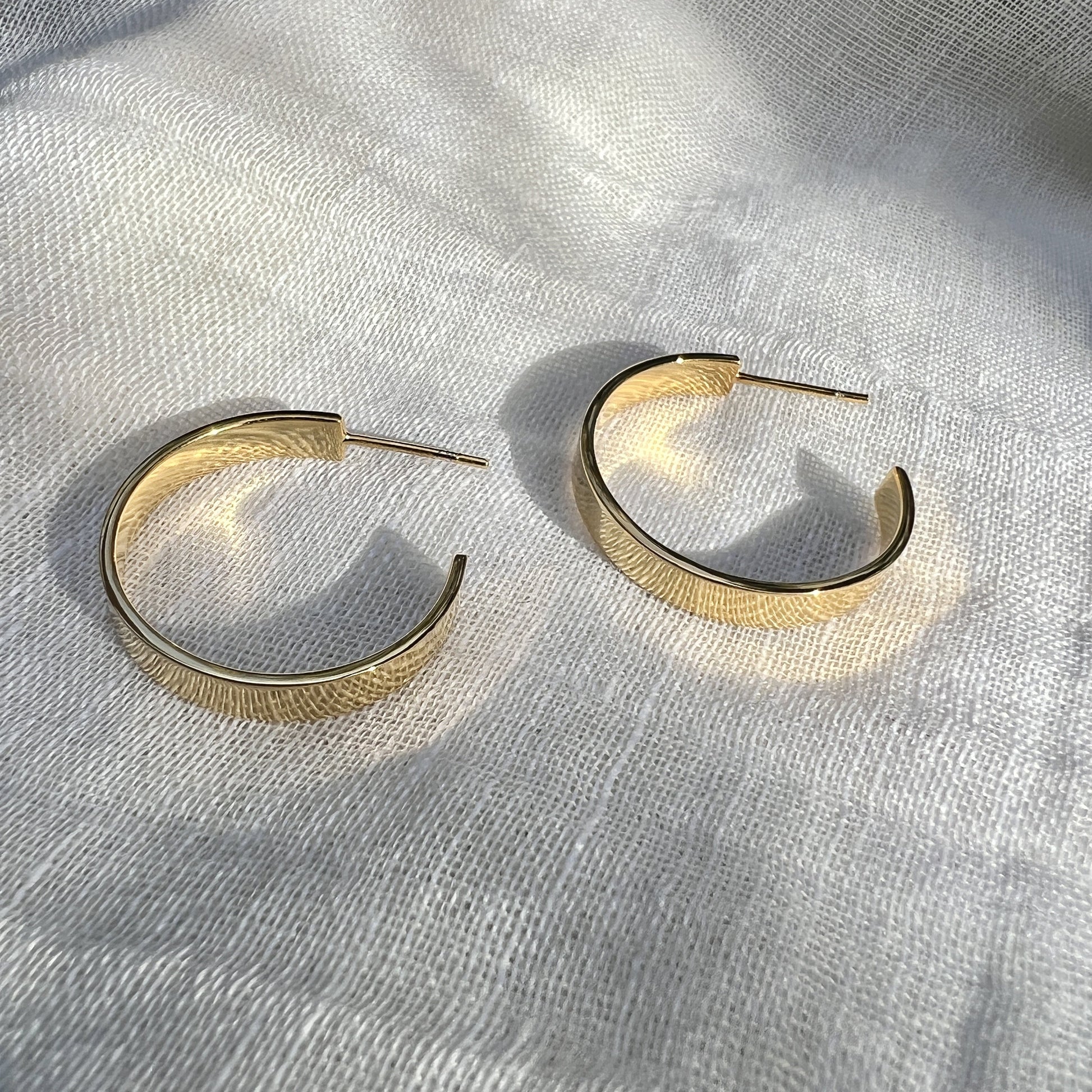 Chunky Bombshell Hoop Earrings-2