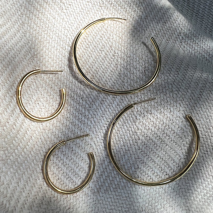 Classic Bombshell Hoop Earrings-3