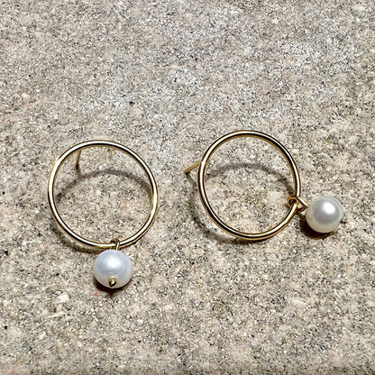 Circle Freshwater Pearl Earrings-3